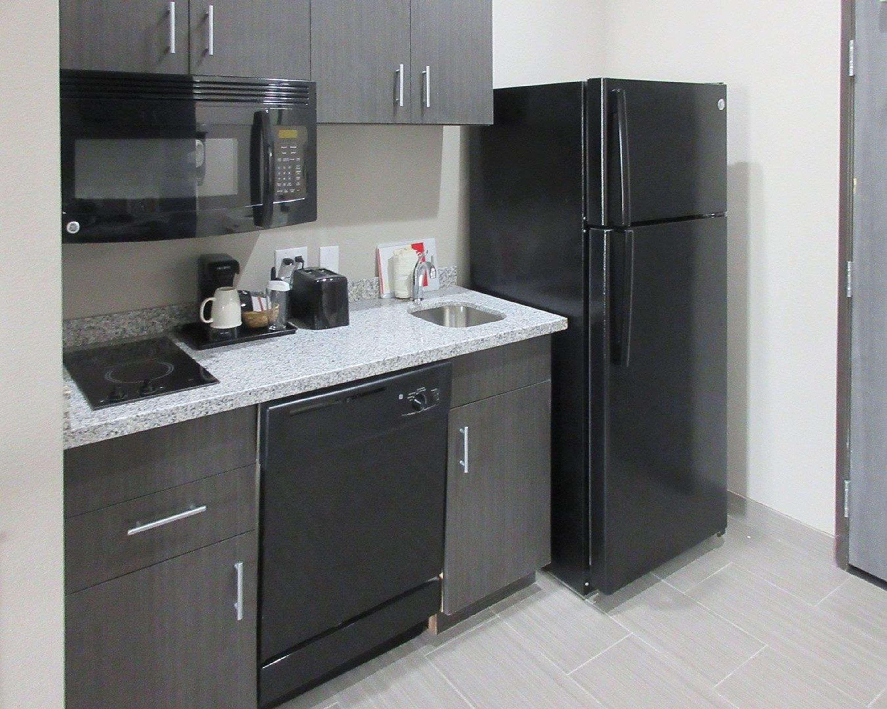 Mainstay Suites Одесса Экстерьер фото